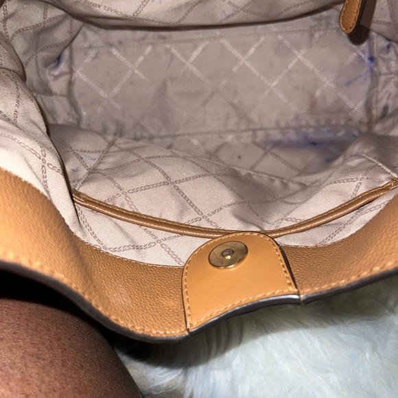 ⭐️Michael Kors Bowery Purse⭐️ - Picture 10 of 10